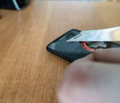 Как наклеить защитную плёнку на телефон, чтобы не переделывать?